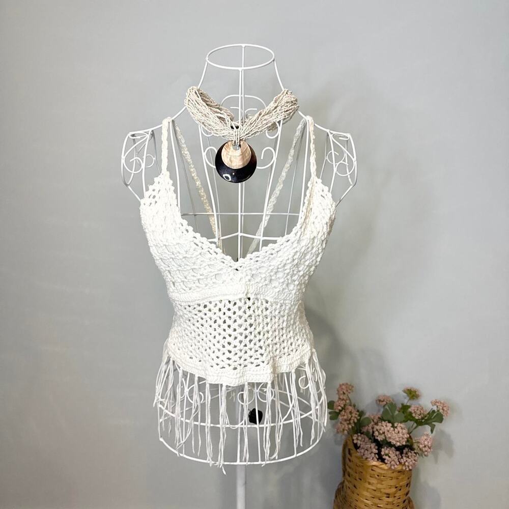 Stunning white vintage y2k 70s style crochet  fringe tank top